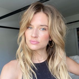 Meet your Posher, Madelyn